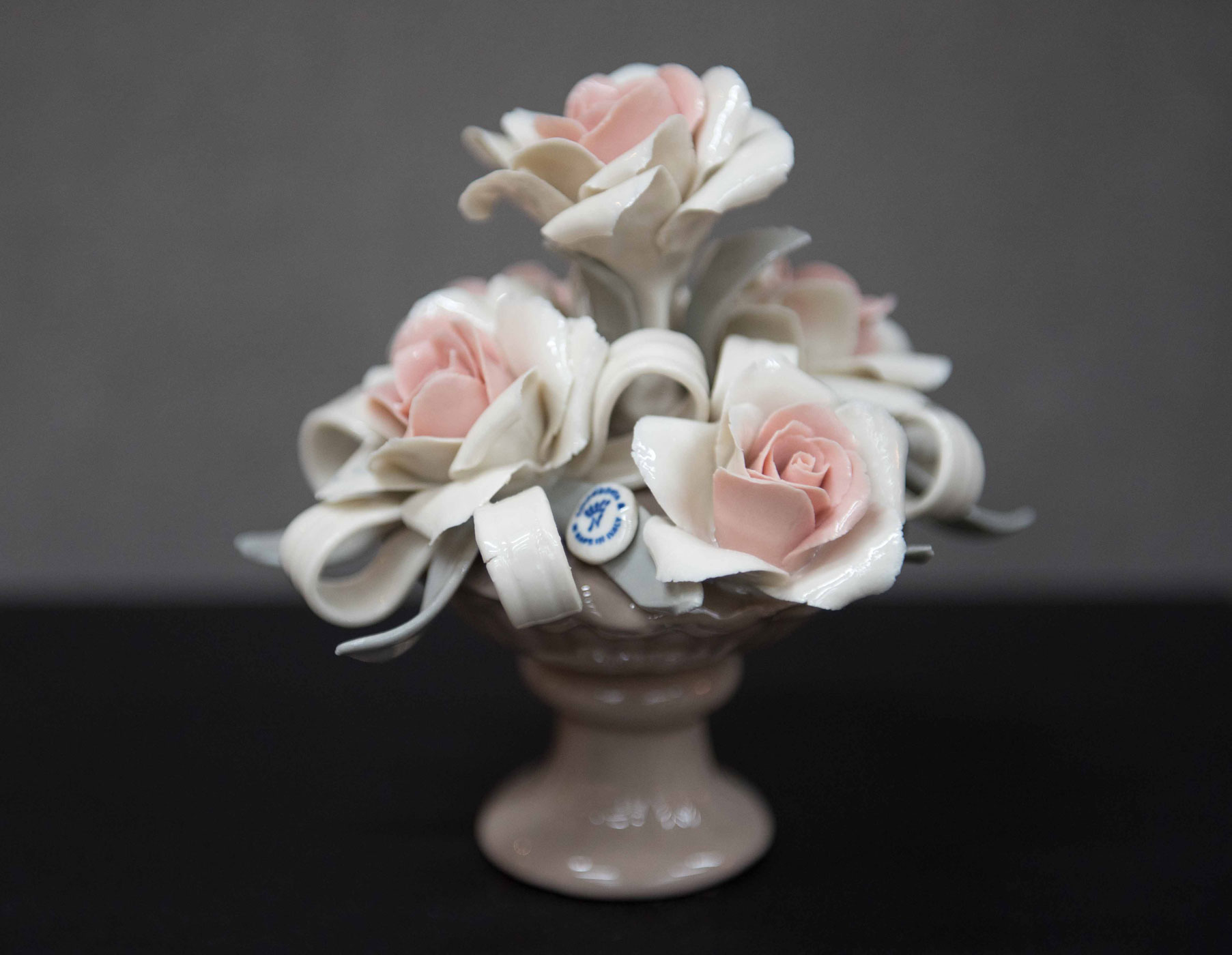 Alzatina Con Rose In Ceramica Di Capodimonte